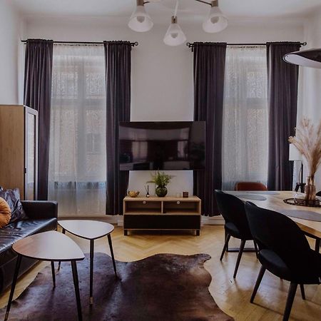 Golden Pearl - Main Square, 100 Sqm, 4 Rooms Krakow Luaran gambar