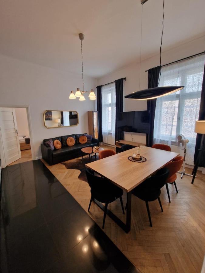 Golden Pearl - Main Square, 100 Sqm, 4 Rooms Krakow Luaran gambar
