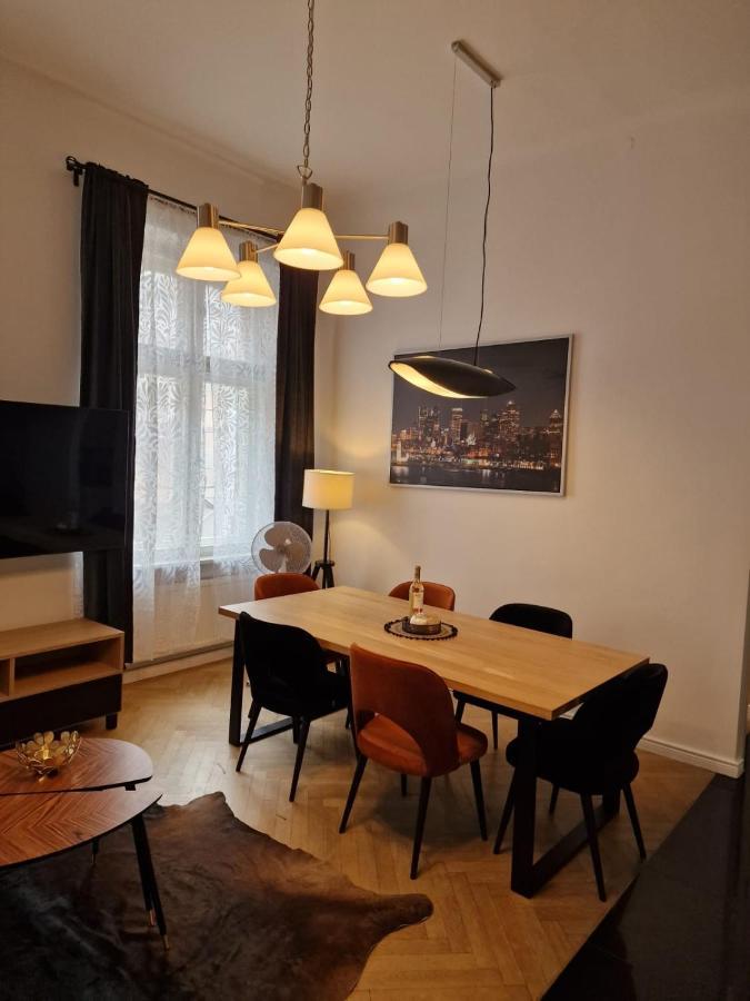 Golden Pearl - Main Square, 100 Sqm, 4 Rooms Krakow Luaran gambar