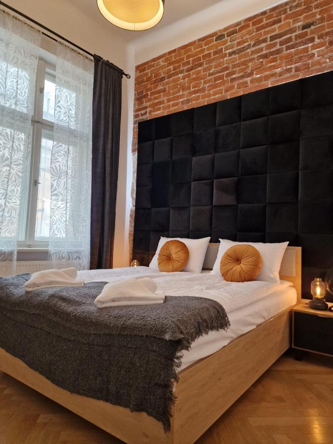 Golden Pearl - Main Square, 100 Sqm, 4 Rooms Krakow Luaran gambar