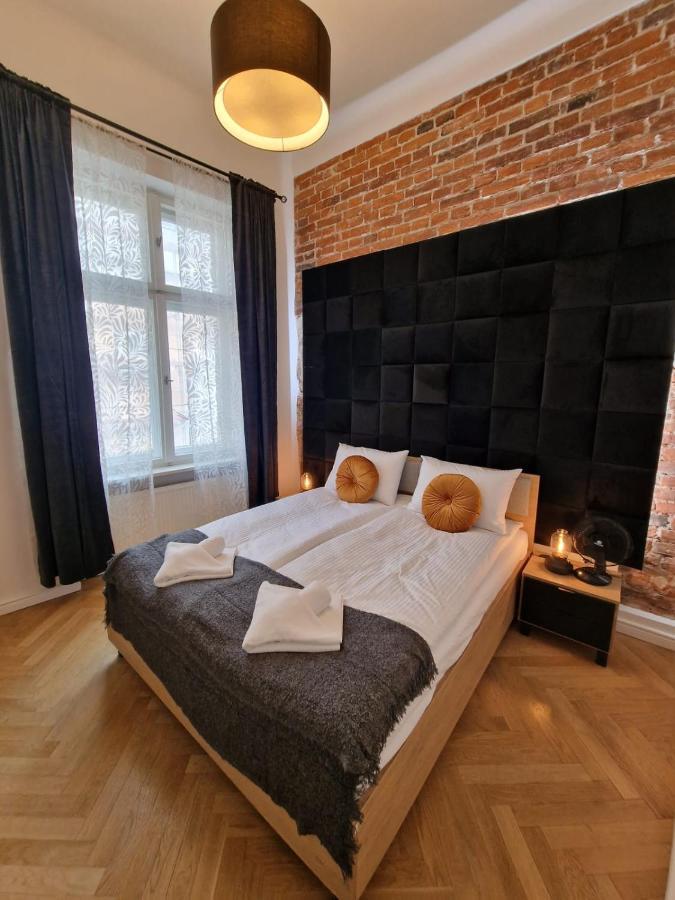 Golden Pearl - Main Square, 100 Sqm, 4 Rooms Krakow Luaran gambar
