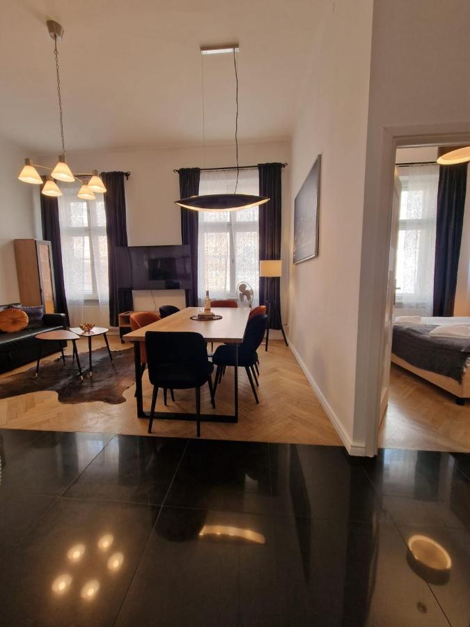 Golden Pearl - Main Square, 100 Sqm, 4 Rooms Krakow Luaran gambar