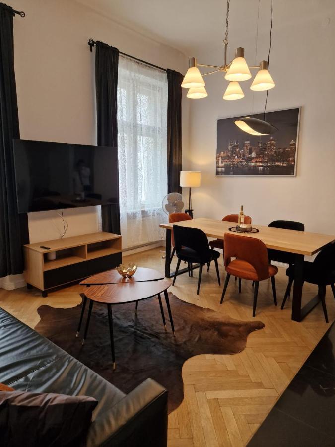 Golden Pearl - Main Square, 100 Sqm, 4 Rooms Krakow Luaran gambar