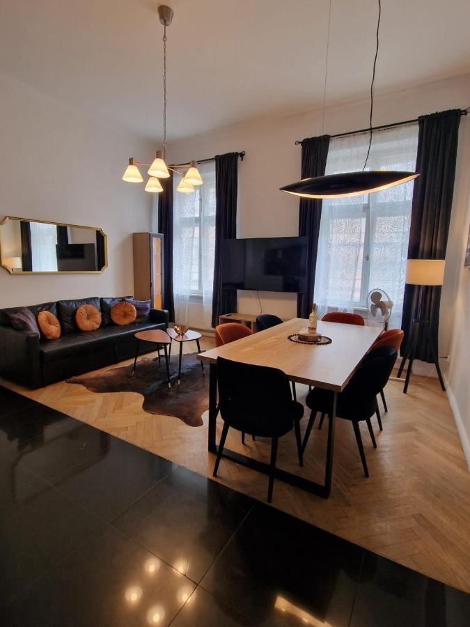 Golden Pearl - Main Square, 100 Sqm, 4 Rooms Krakow Luaran gambar