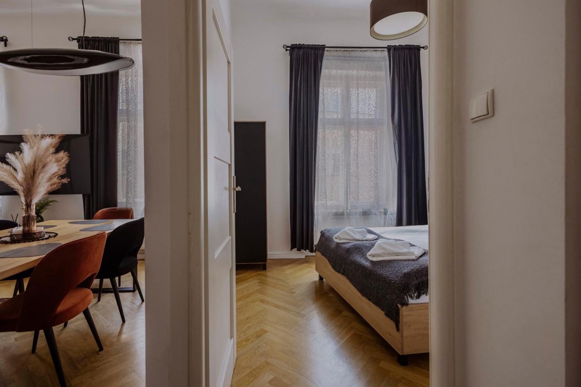 Golden Pearl - Main Square, 100 Sqm, 4 Rooms Krakow Luaran gambar