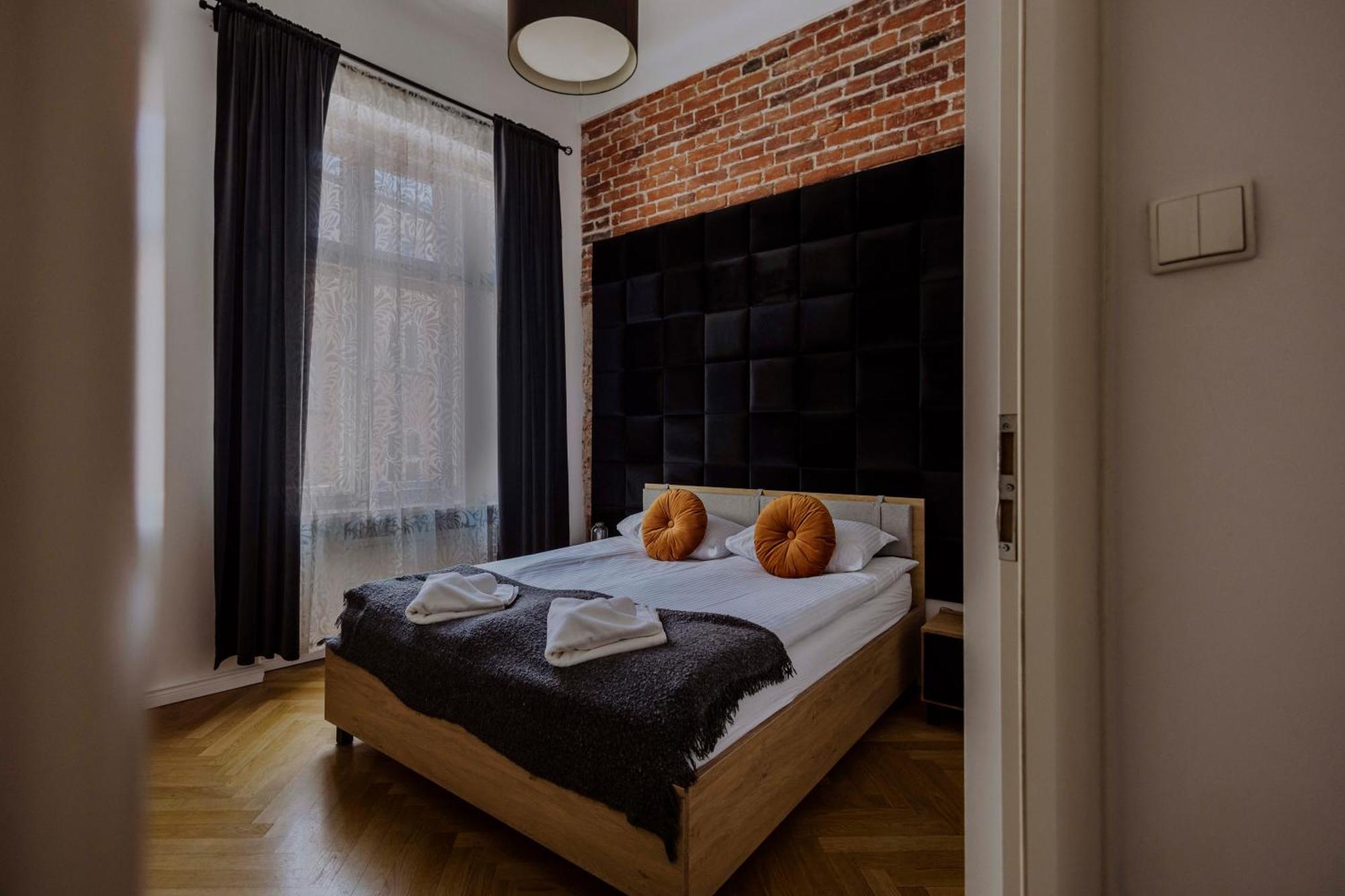 Golden Pearl - Main Square, 100 Sqm, 4 Rooms Krakow Luaran gambar