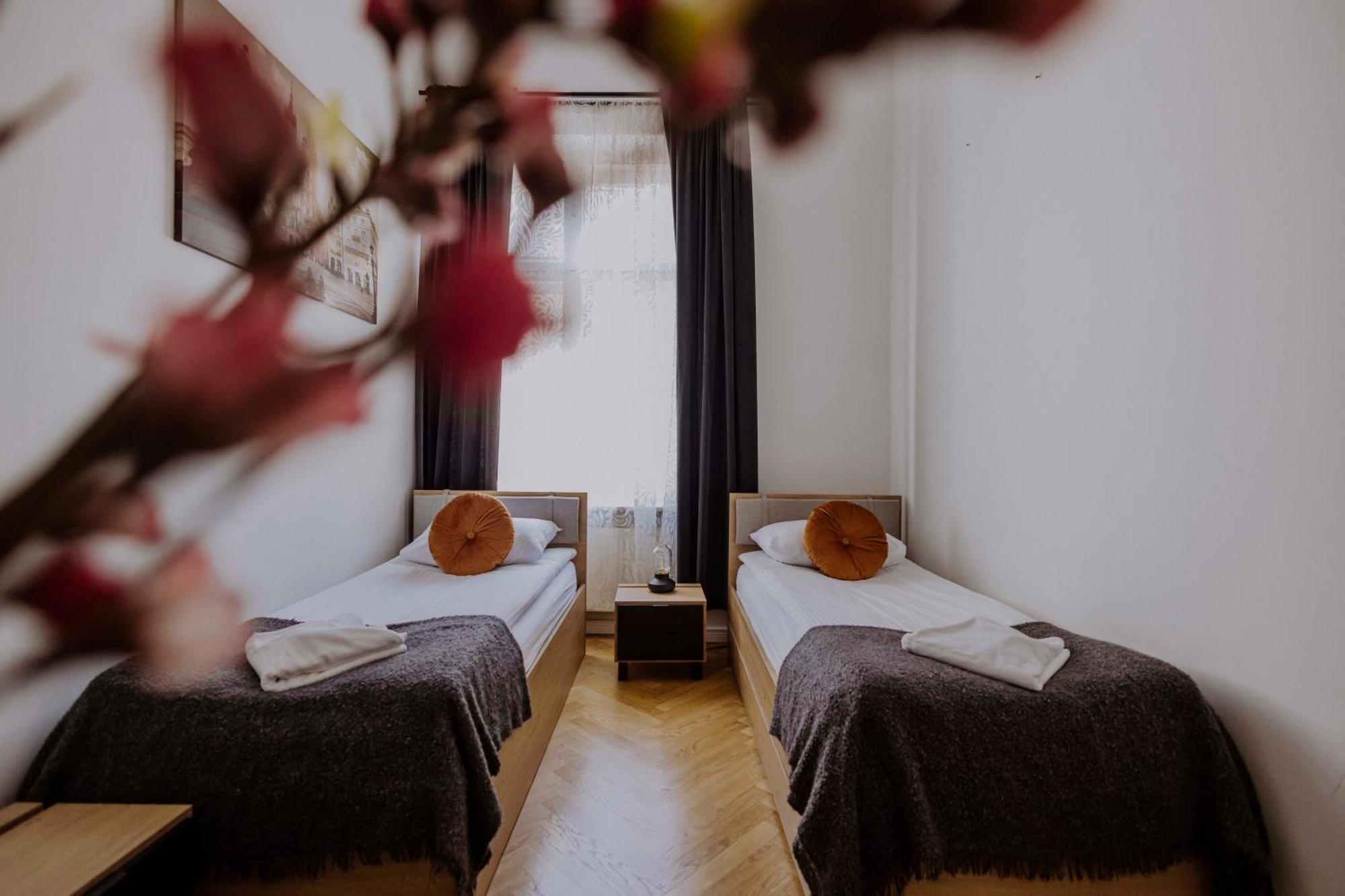 Golden Pearl - Main Square, 100 Sqm, 4 Rooms Krakow Luaran gambar