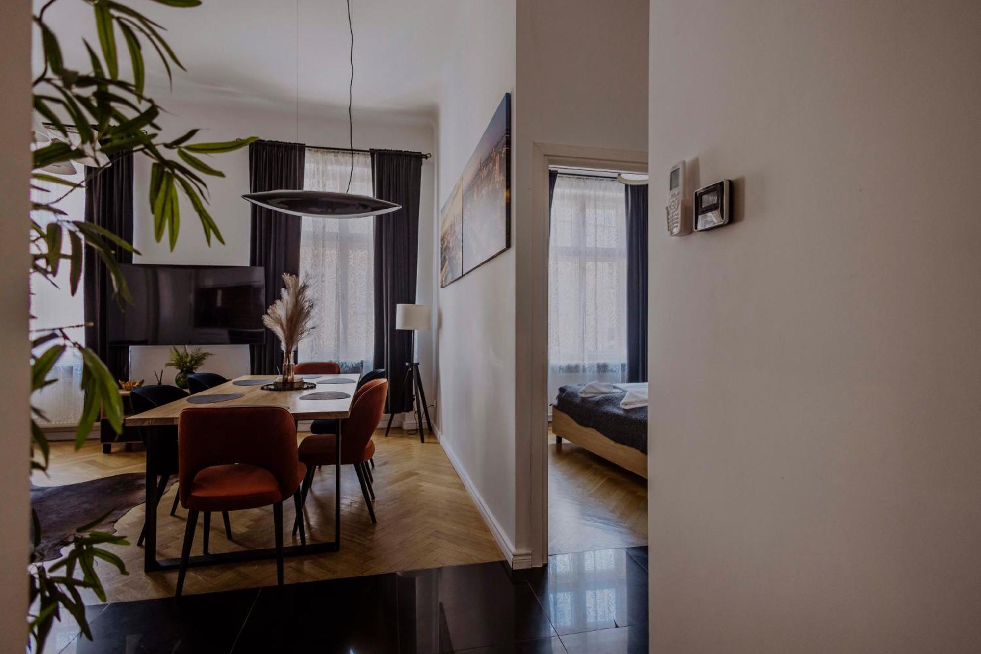 Golden Pearl - Main Square, 100 Sqm, 4 Rooms Krakow Luaran gambar