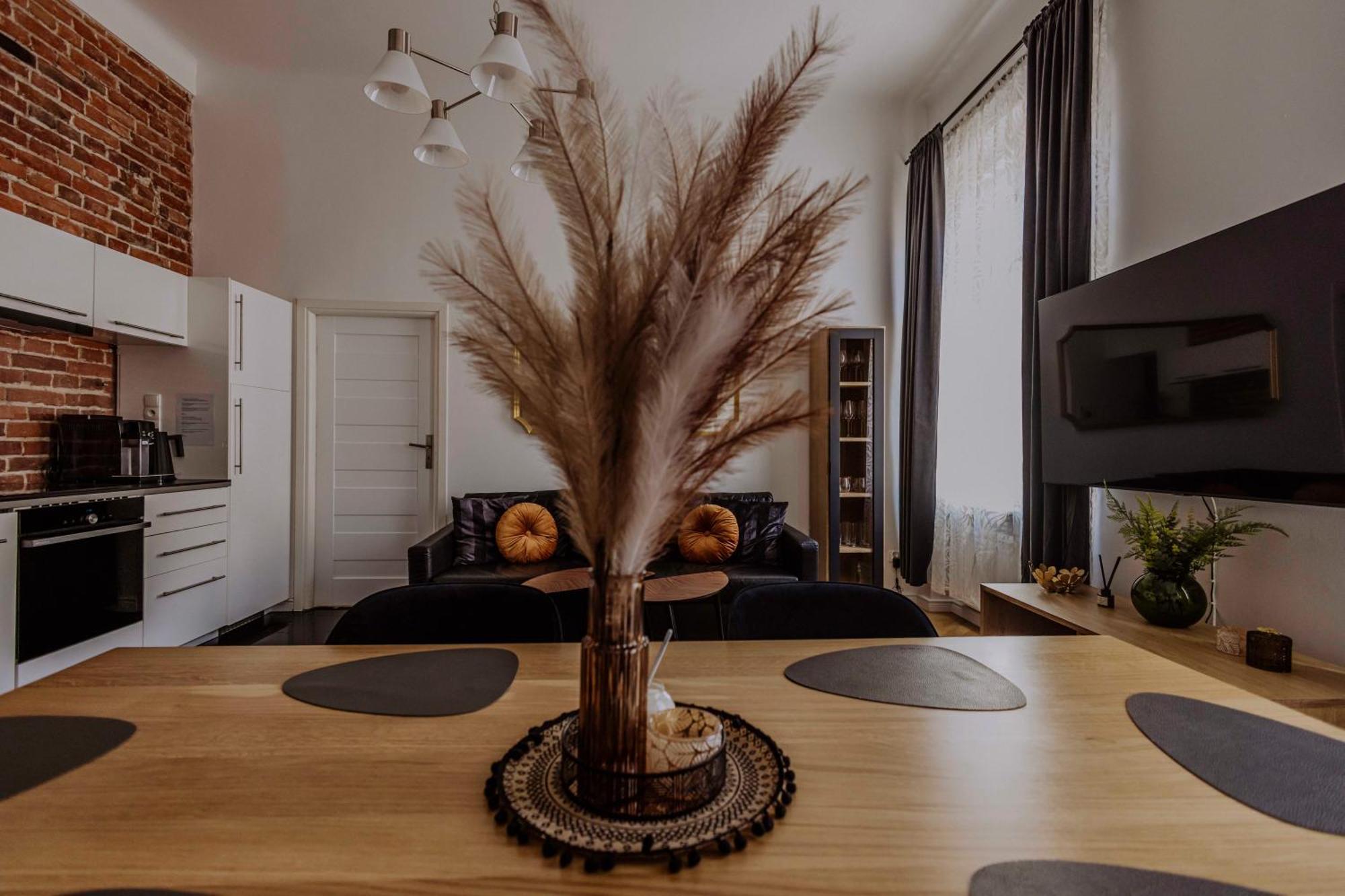 Golden Pearl - Main Square, 100 Sqm, 4 Rooms Krakow Luaran gambar